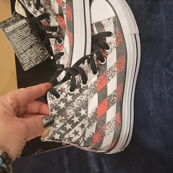 Converse - Picture 2 of 5